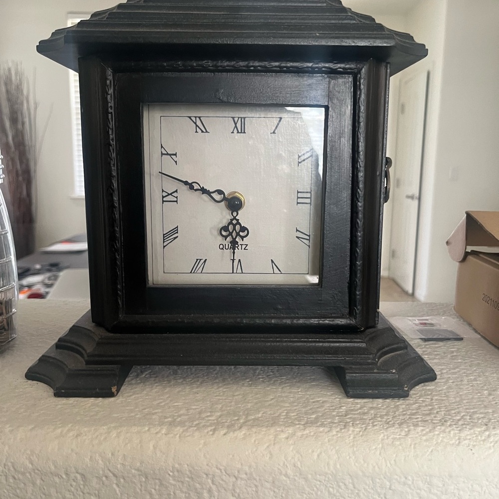 Beautiful keepsake box that doubles as a decorative clock!